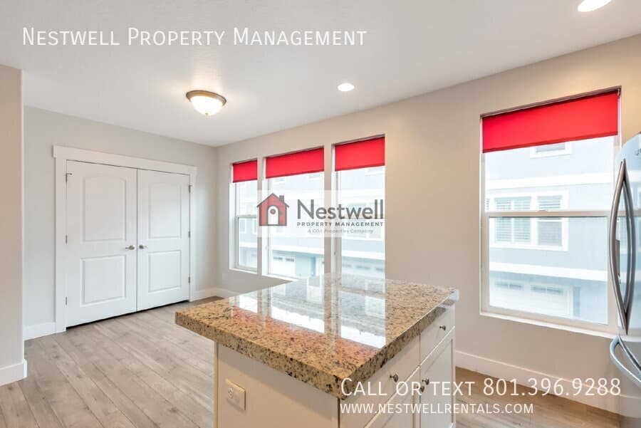 Riverton Townhome: 1811 W Torlundy Dr