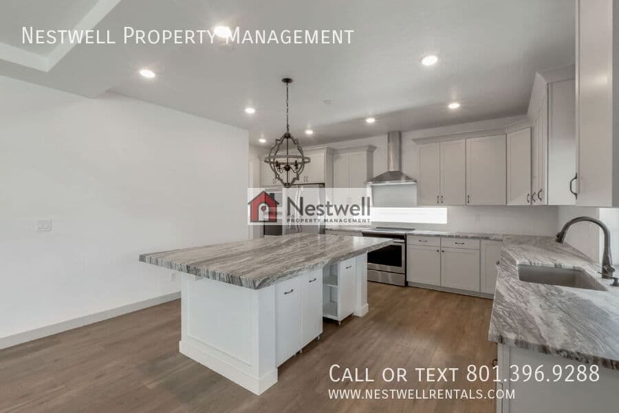 Saratoga Springs House: 231 S Buckhorn Bath Ave
