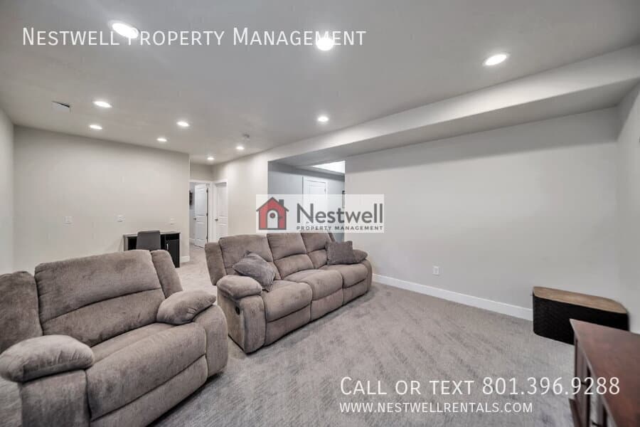 Herriman House: 12077 S Window Arch Ln
