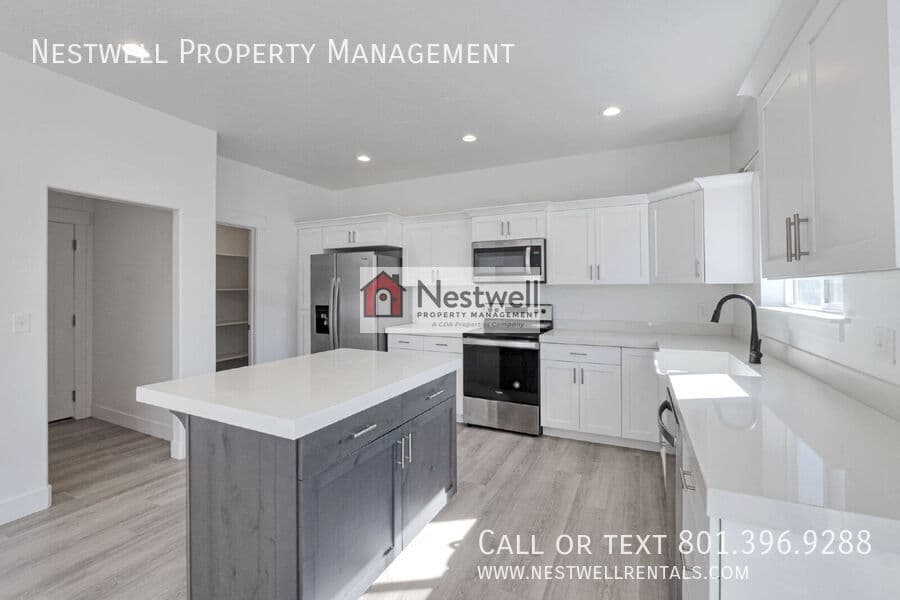 Vineyard House: 367 N 410 E