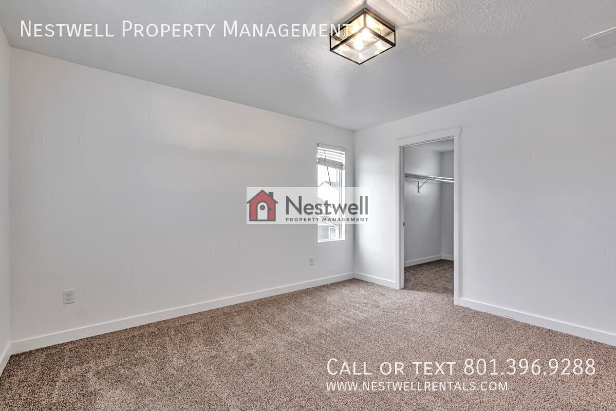 Saratoga Springs Townhome: 427 S Fox Chase Ln