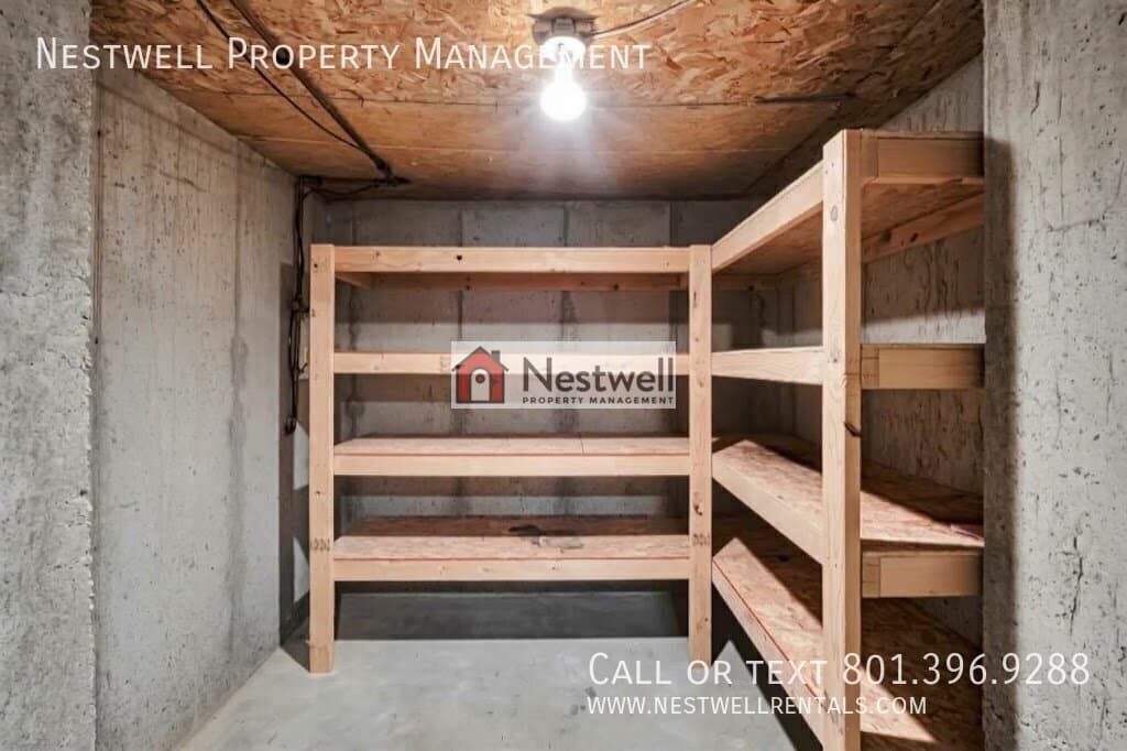 Alpine House: 713 S Cumberland Ct