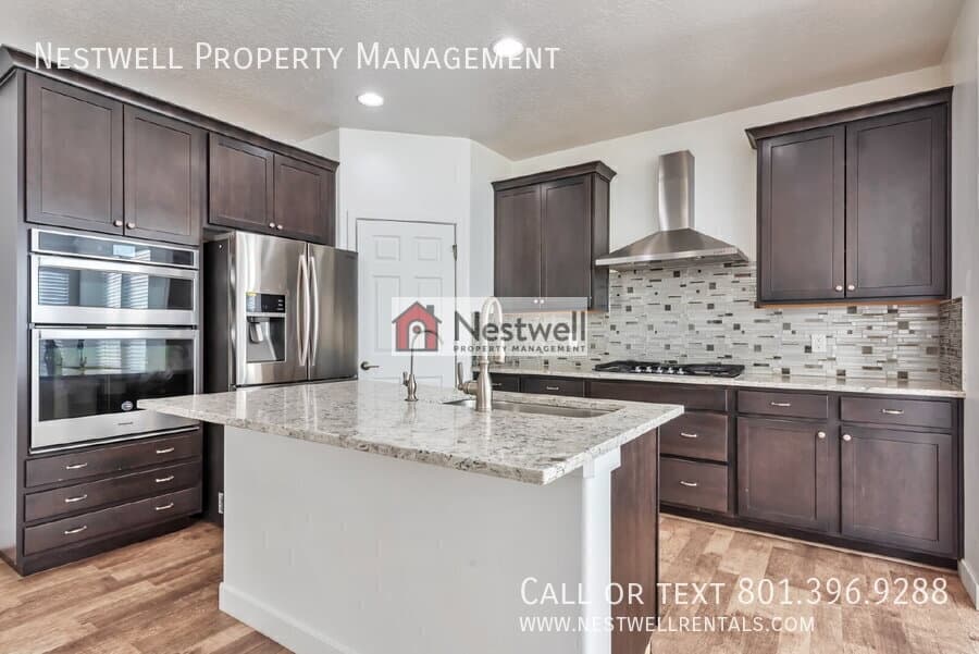 South Jordan House: 11492 S Alta Loma Ln