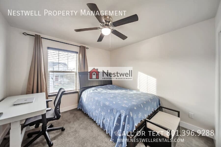 Herriman House: 12077 S Window Arch Ln