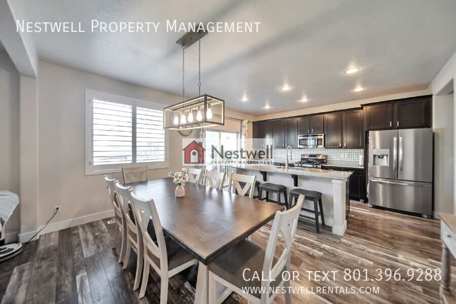 Herriman House: 12077 S Window Arch Ln