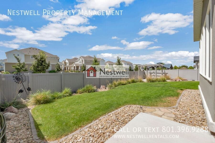 Saratoga Springs House: 231 S Buckhorn Bath Ave