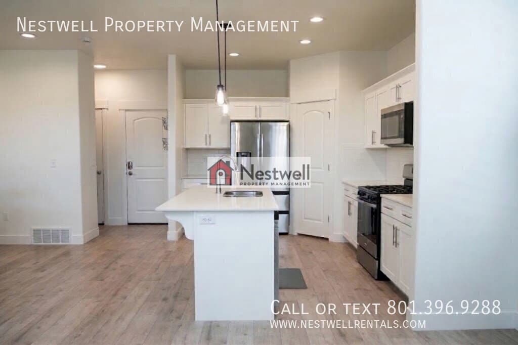 Herriman Townhome: 4604 W Wilson Peak Ln