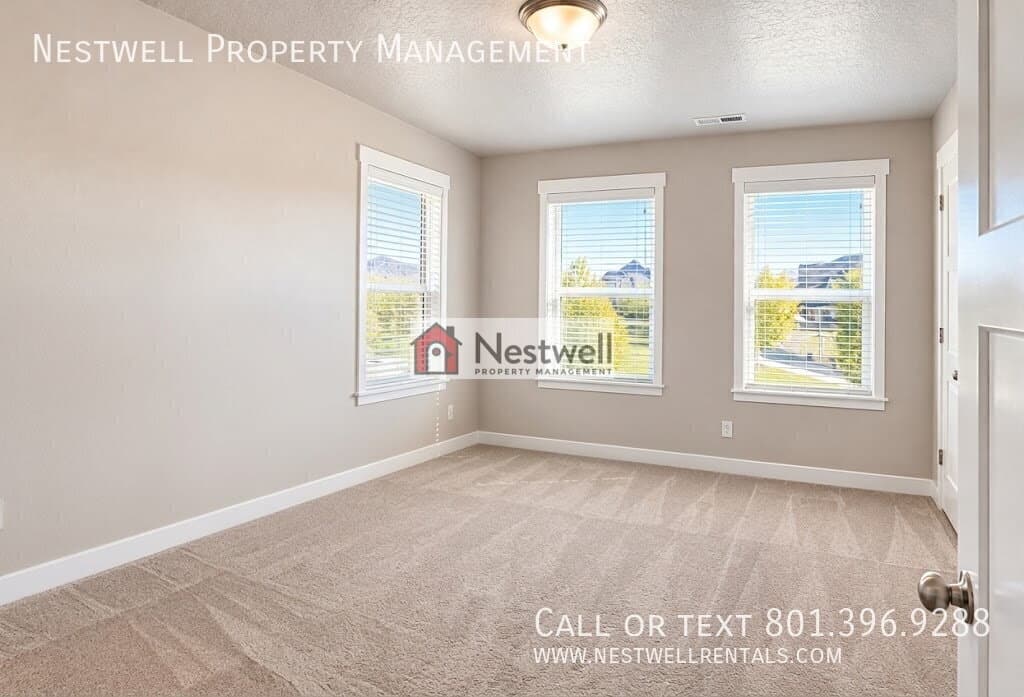 South Jordan House: 4966 W Kitsap Way