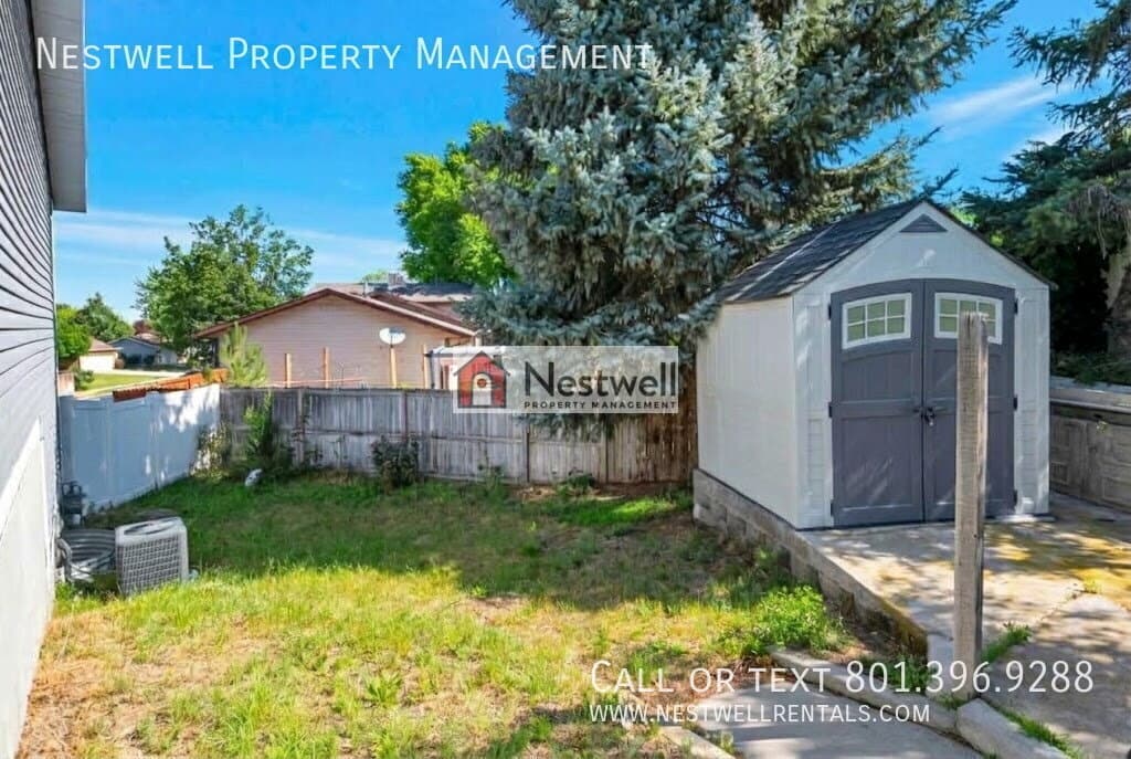 Sandy House: 1118 E 10760 S