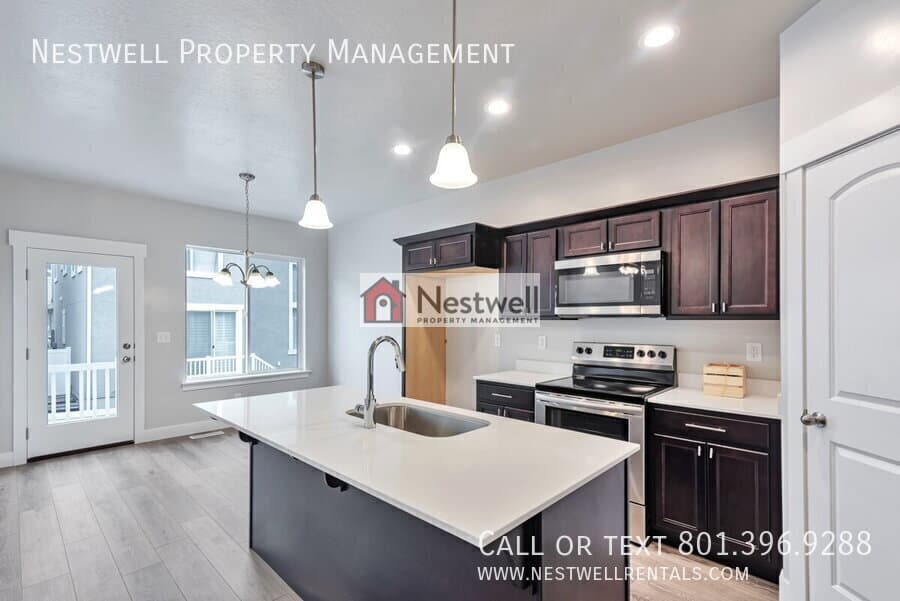 Lehi Townhome: 3894 W 1650 N