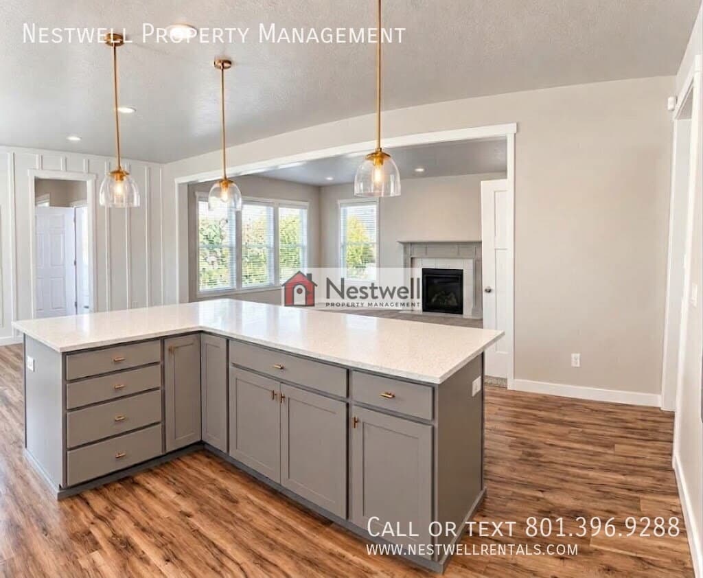 South Jordan House: 4966 W Kitsap Way