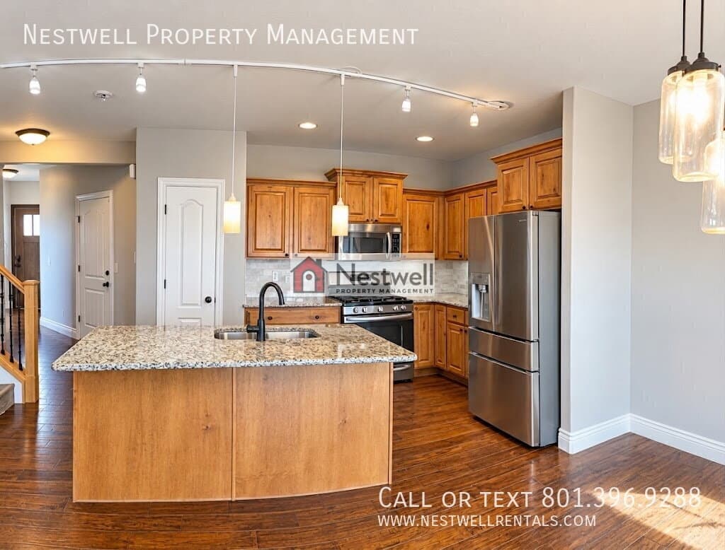 Draper Townhome: 2023 E Stoneleigh Dr