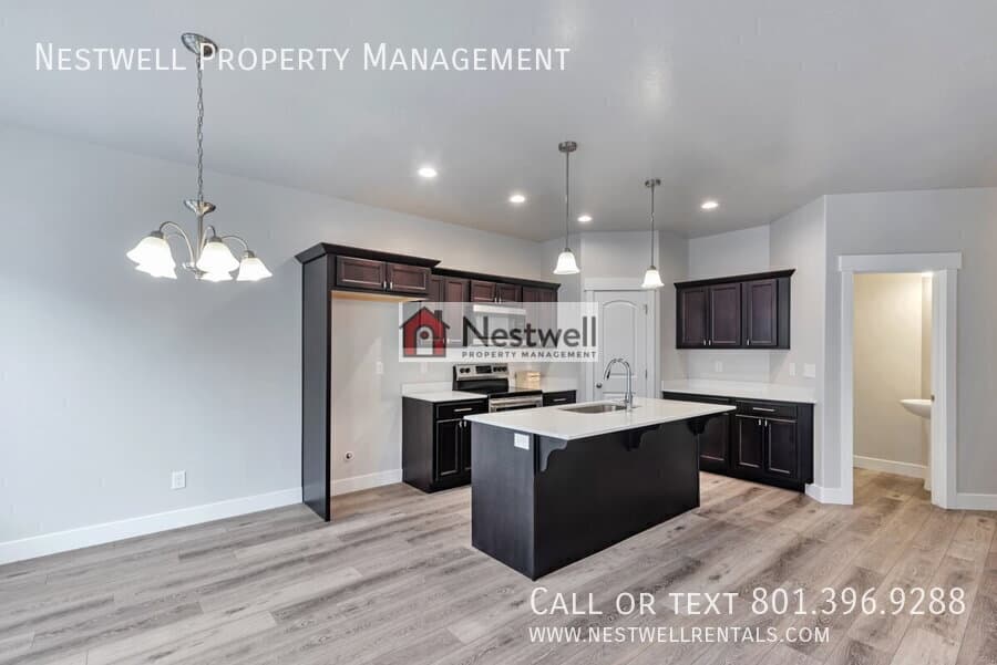 Lehi Townhome: 3894 W 1650 N