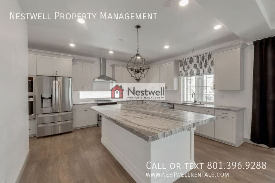 Saratoga Springs House: 231 S Buckhorn Bath Ave