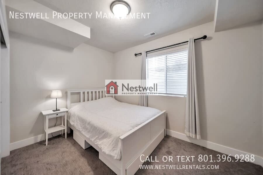 Herriman House: 12077 S Window Arch Ln