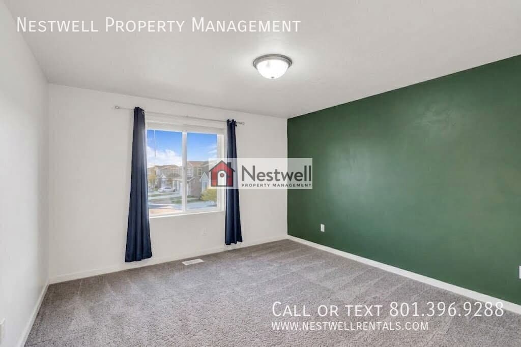 Salem House: 1836 N Willet Dr