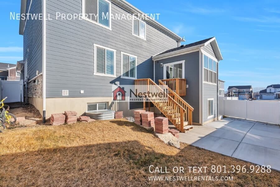 South Jordan House: 11492 S Alta Loma Ln
