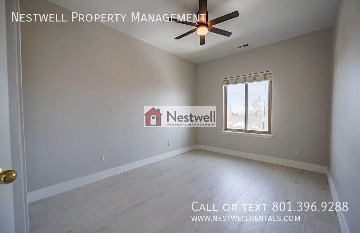 South Jordan House: 9995 S Caddie Cir
