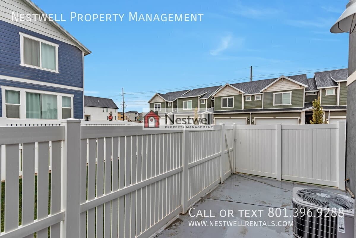 Saratoga Springs Townhome: 427 S Fox Chase Ln