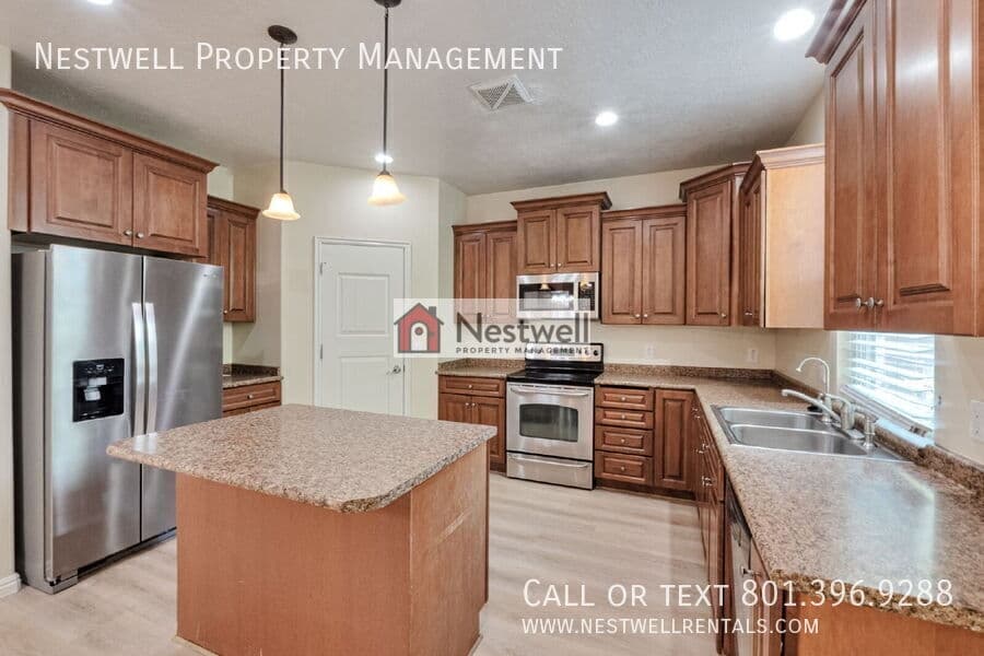 South Jordan House: 11623 S Grandville Ave