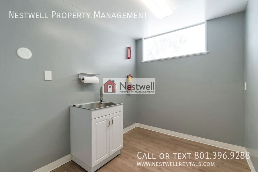 Salt Lake City Sublease or Student Contract: 2002 Smart Locker