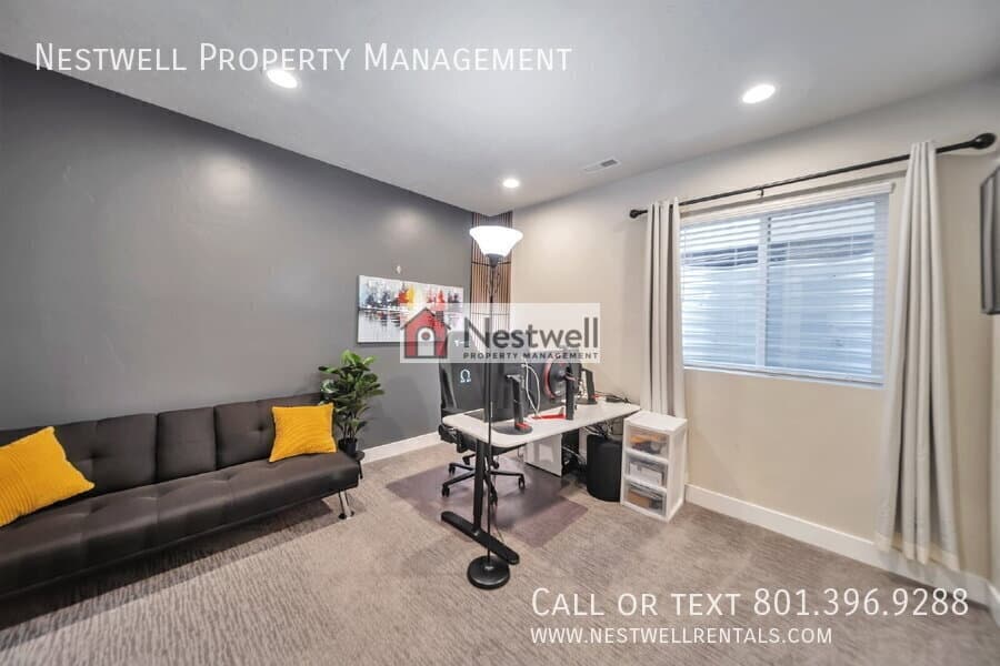 Herriman House: 12077 S Window Arch Ln