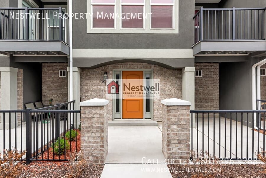 Riverton Townhome: 1811 W Torlundy Dr