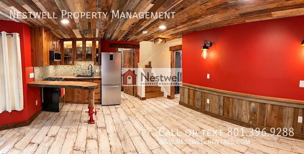 Draper Townhome: 2023 E Stoneleigh Dr