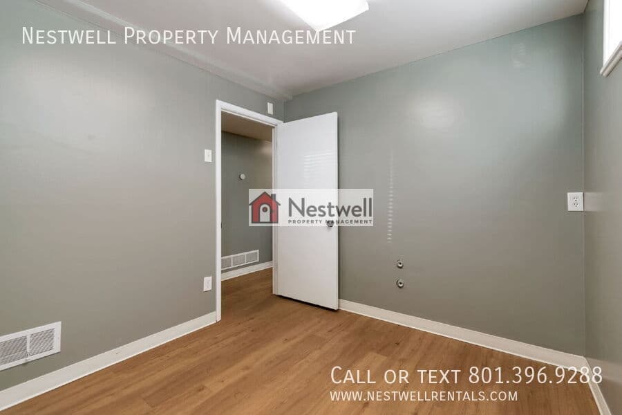 Salt Lake City Sublease or Student Contract: 2002 Smart Locker