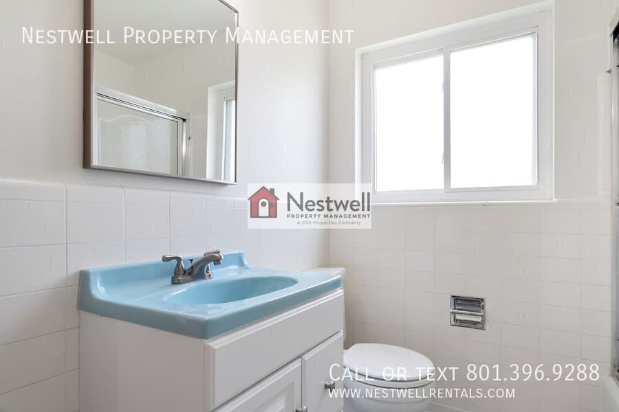 Sandy House: 9329 S Sneddon Dr