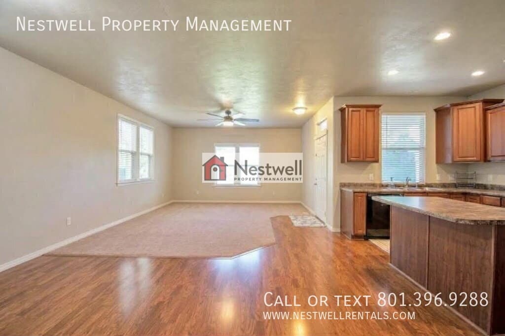 South Jordan House: 11607 S Grandville Ave