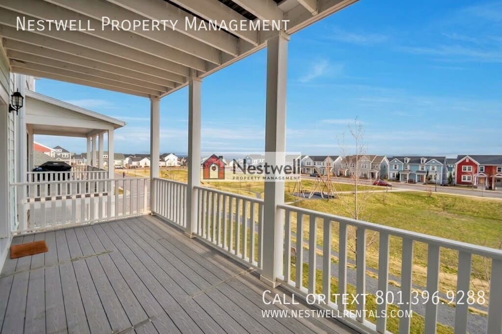 South Jordan House: 10758 S Oquie Rd