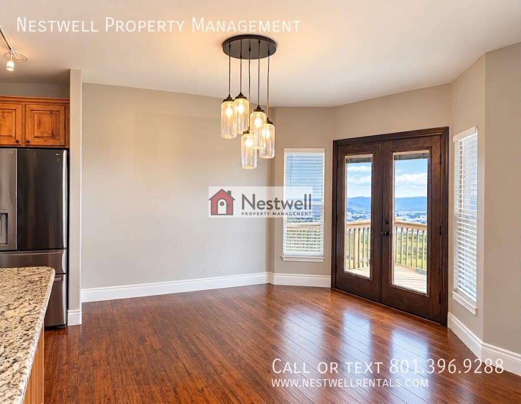 Draper Townhome: 2023 E Stoneleigh Dr