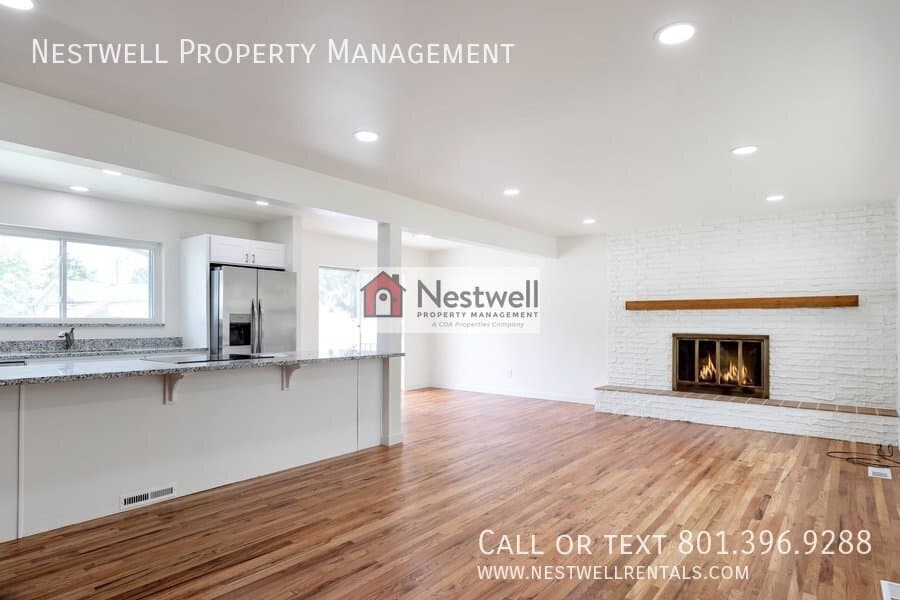 Sandy House: 9329 S Sneddon Dr