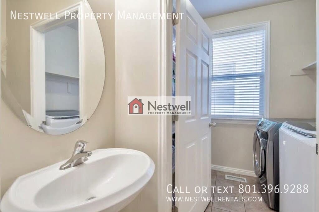 South Jordan House: 11607 S Grandville Ave