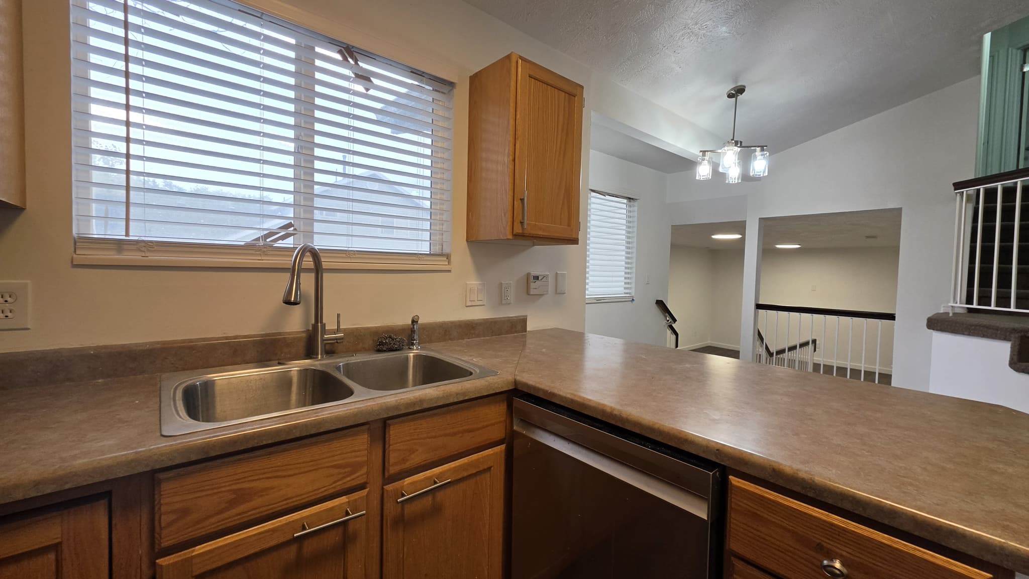 West Jordan House: 7719 S Ash Briar Ln