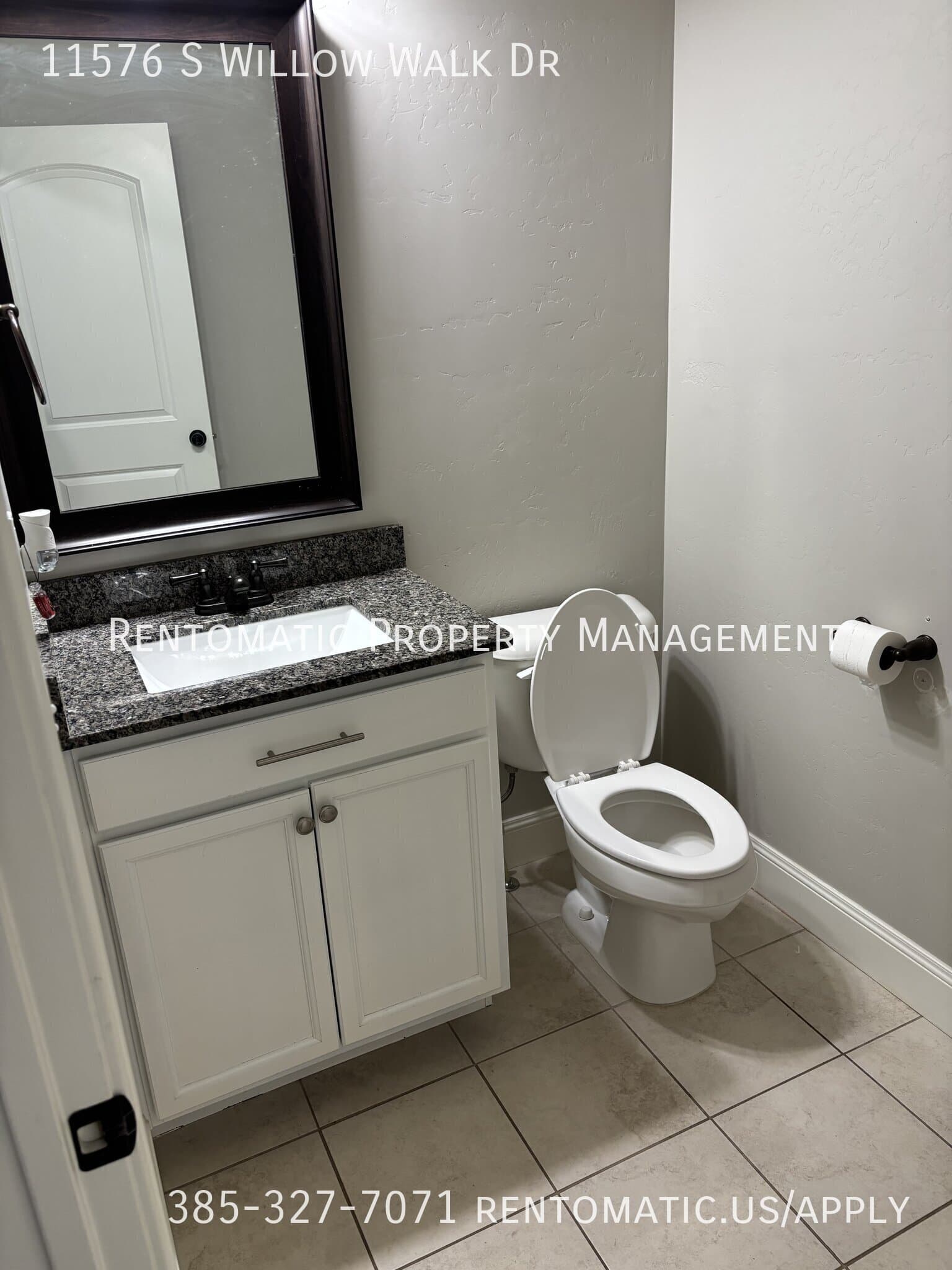 South Jordan House: 11576 S Willow Walk Dr