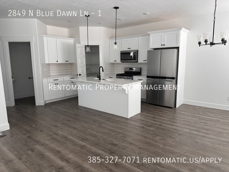 Saratoga Springs Townhome: 2849 N Blue Dawn Ln
