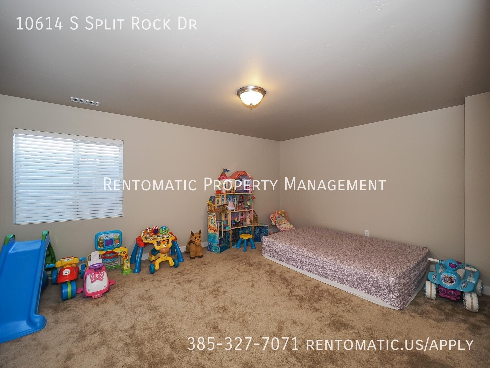 South Jordan House: 10614 S Split Rock Dr