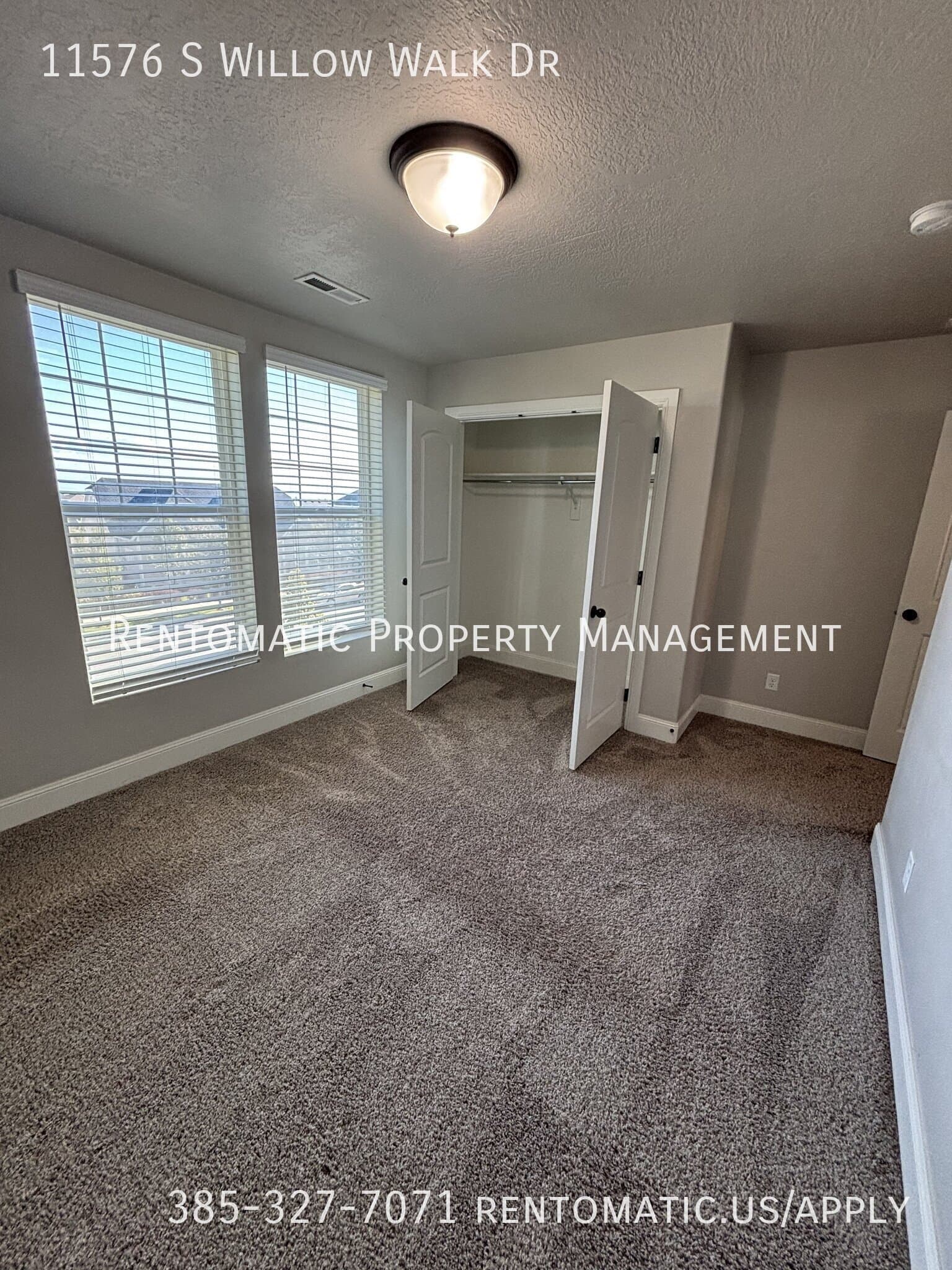 South Jordan House: 11576 S Willow Walk Dr