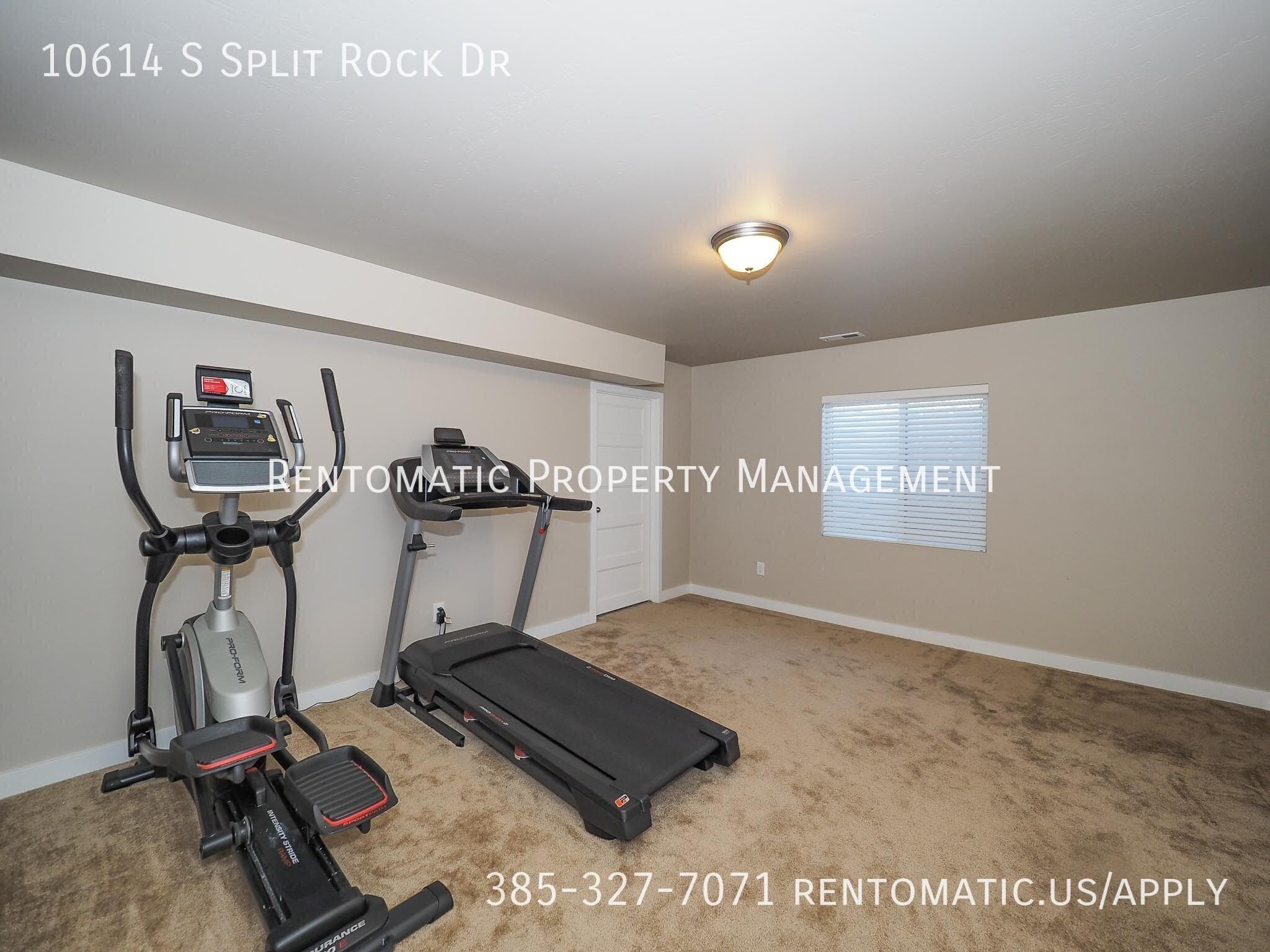 South Jordan House: 10614 S Split Rock Dr