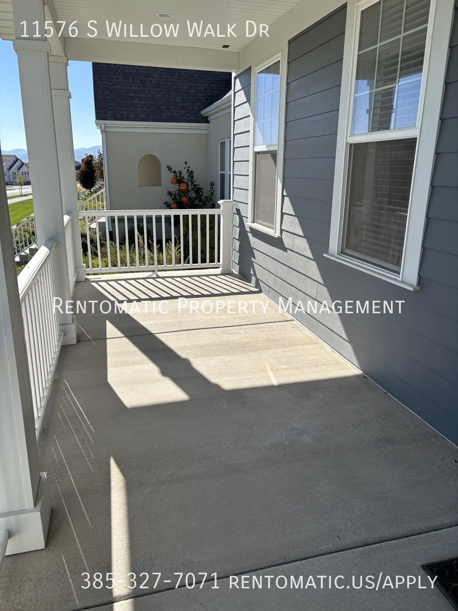 South Jordan House: 11576 S Willow Walk Dr