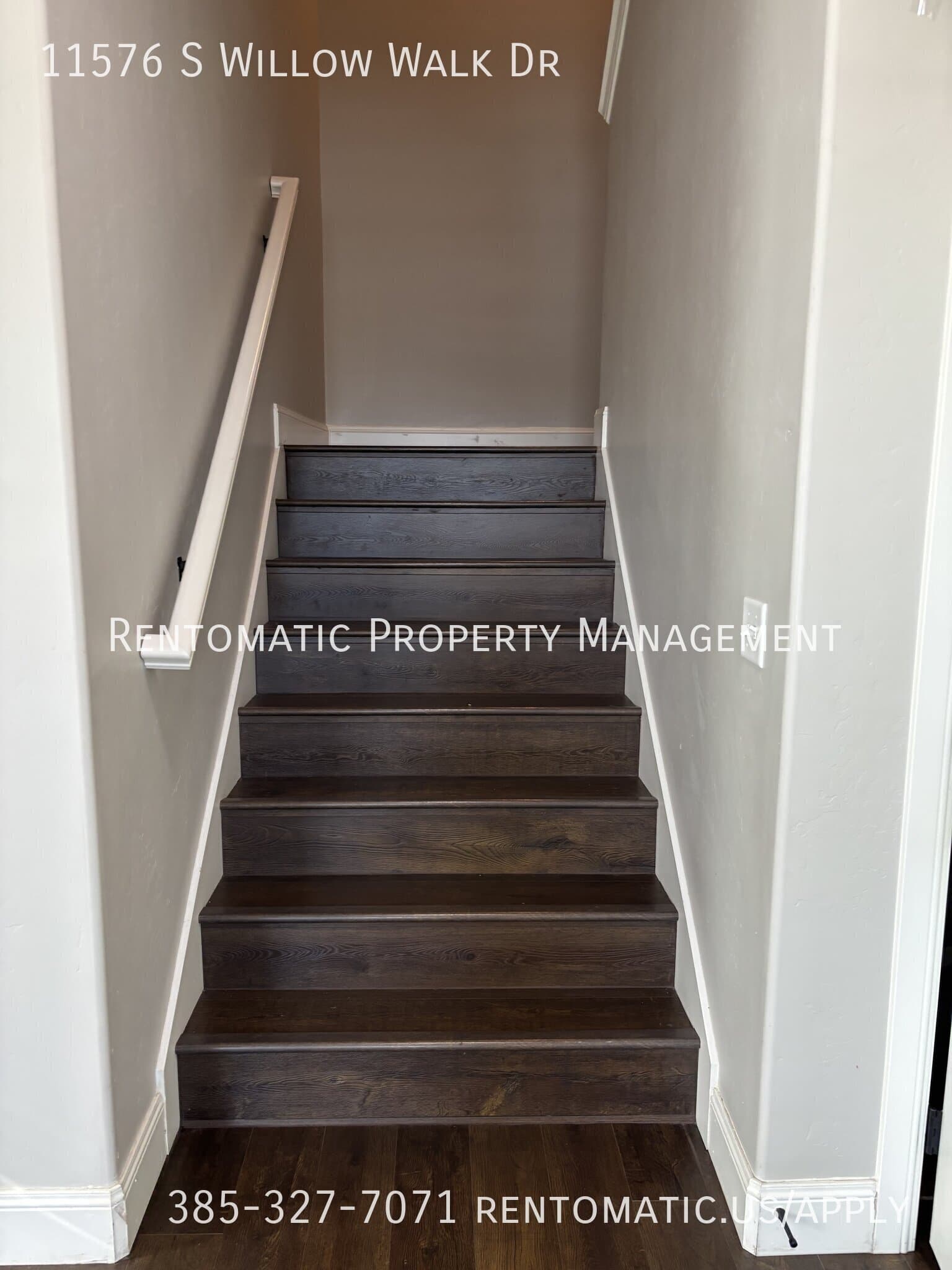 South Jordan House: 11576 S Willow Walk Dr