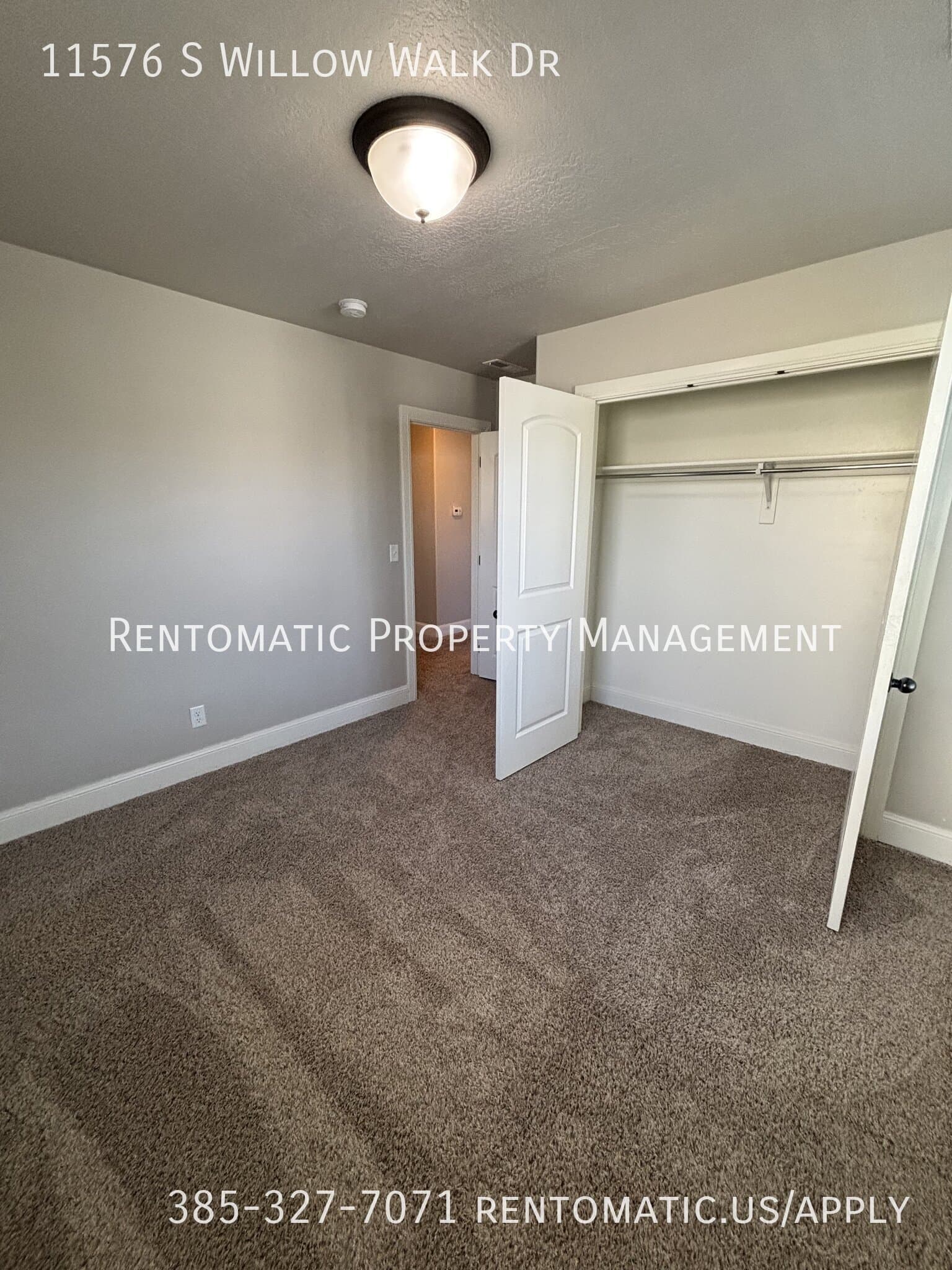 South Jordan House: 11576 S Willow Walk Dr
