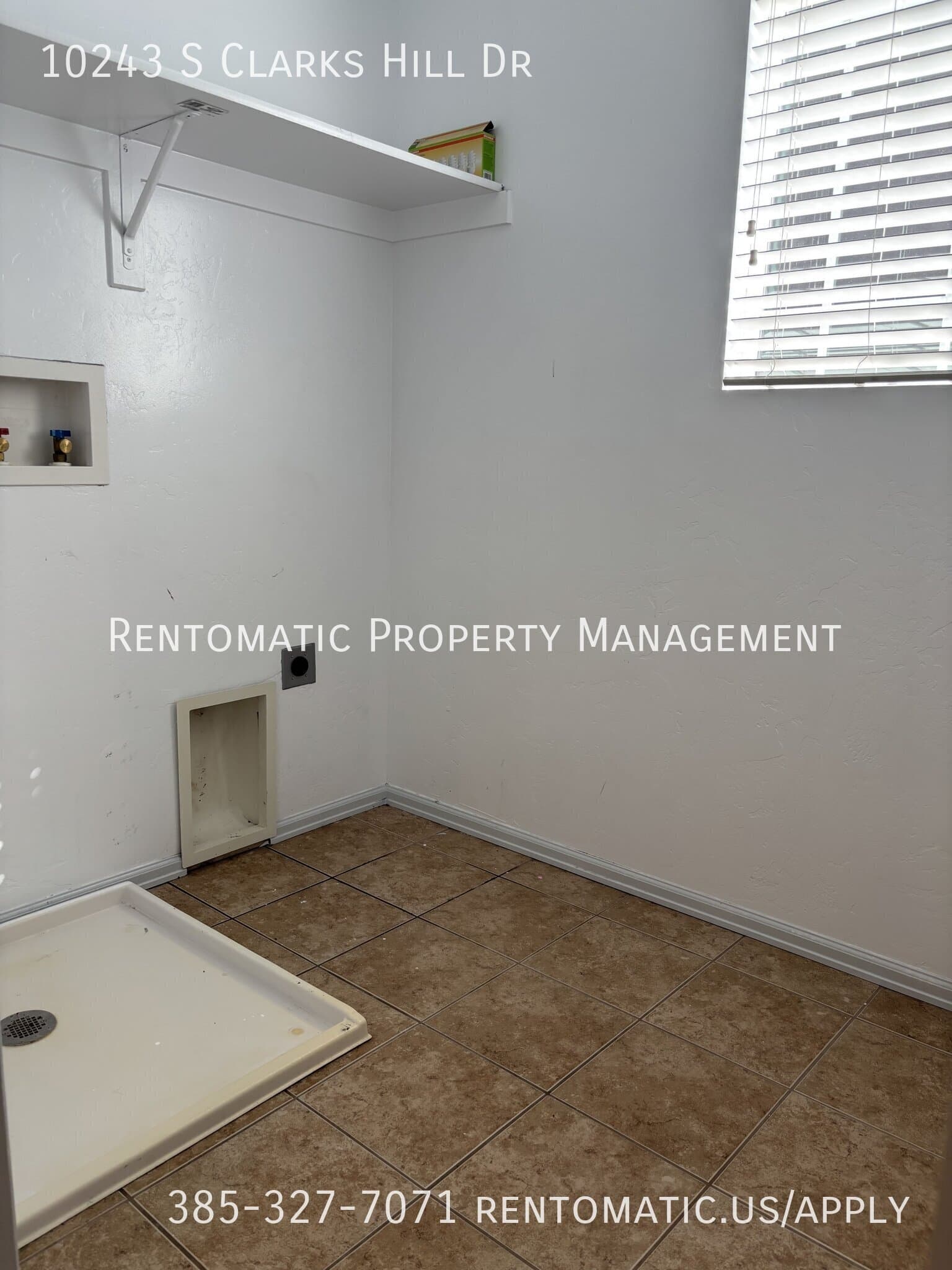 South Jordan House: 10243 S Clarks Hill Dr