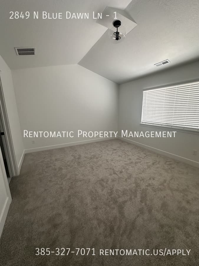 Saratoga Springs Townhome: 2849 N Blue Dawn Ln