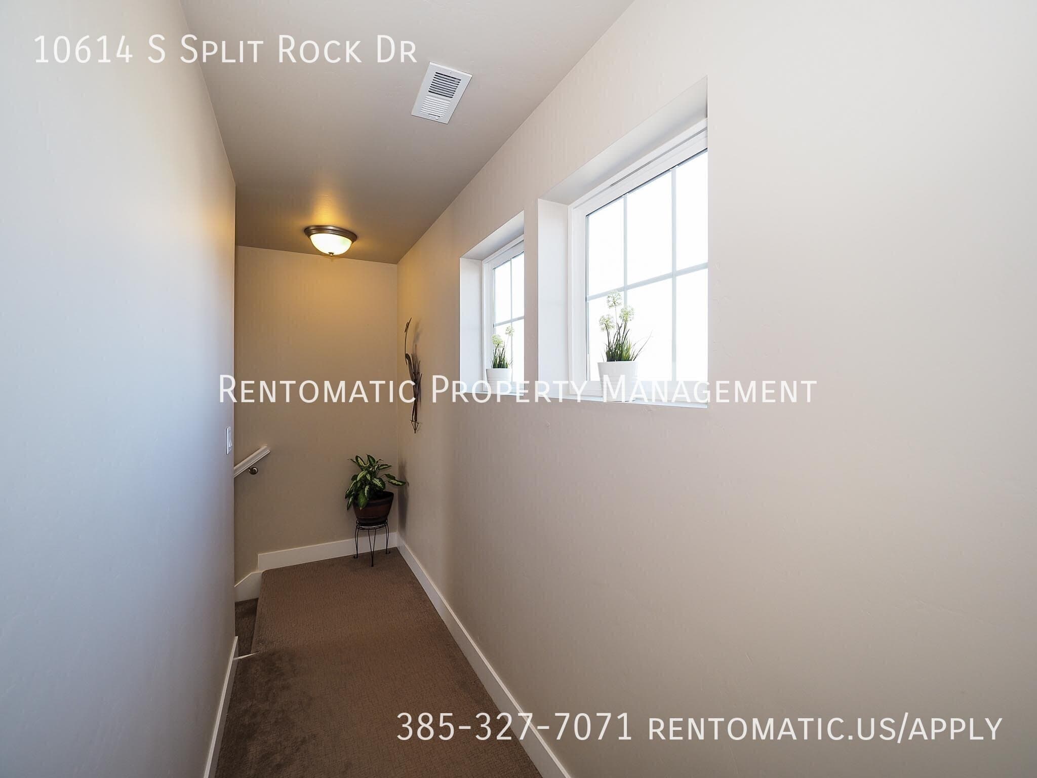 South Jordan House: 10614 S Split Rock Dr