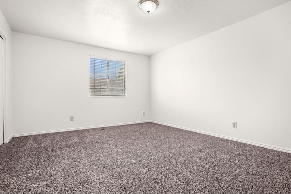 Sandy Townhome: 8612 S 1240 E