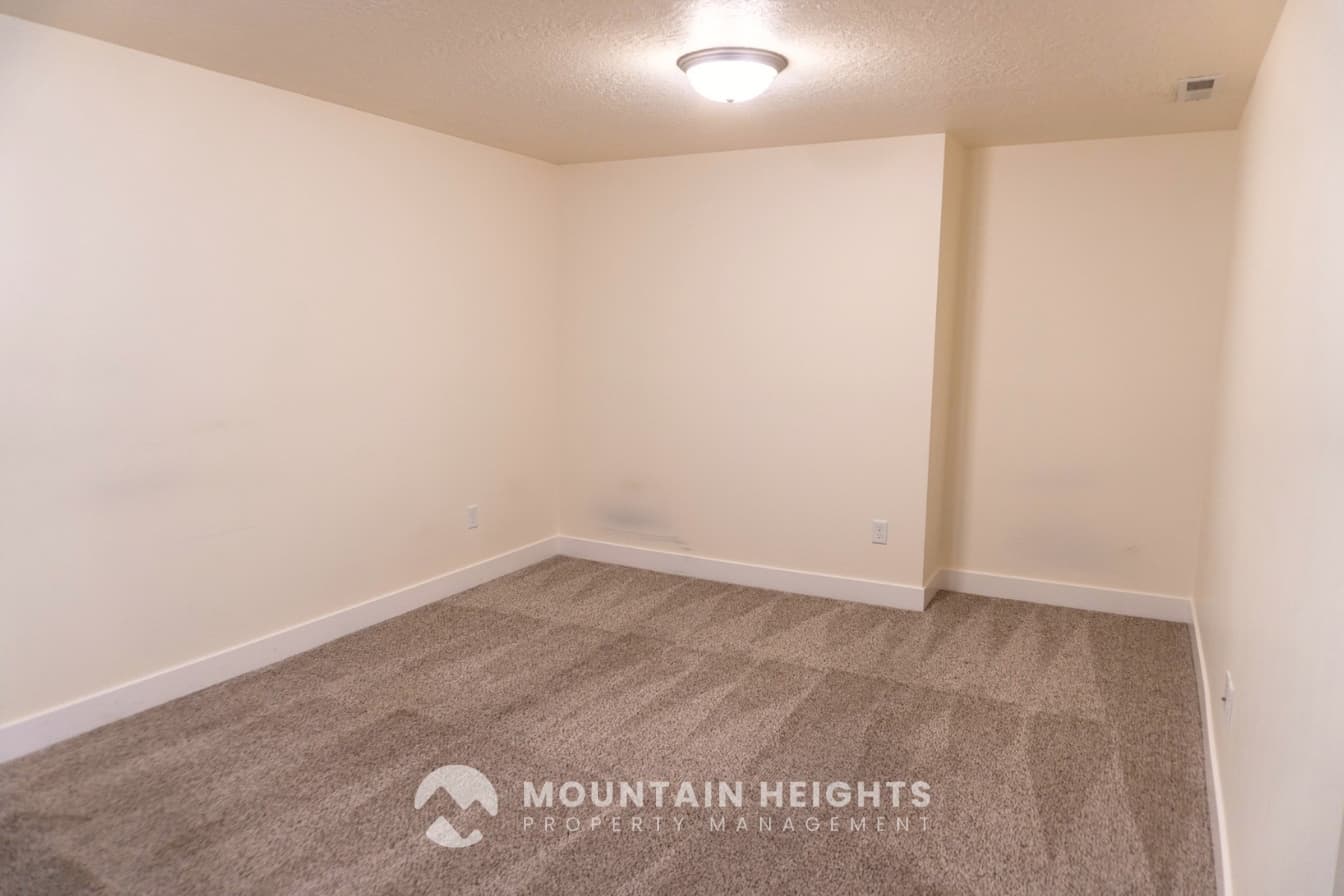 Sandy House: 9287 S Fordham Ct