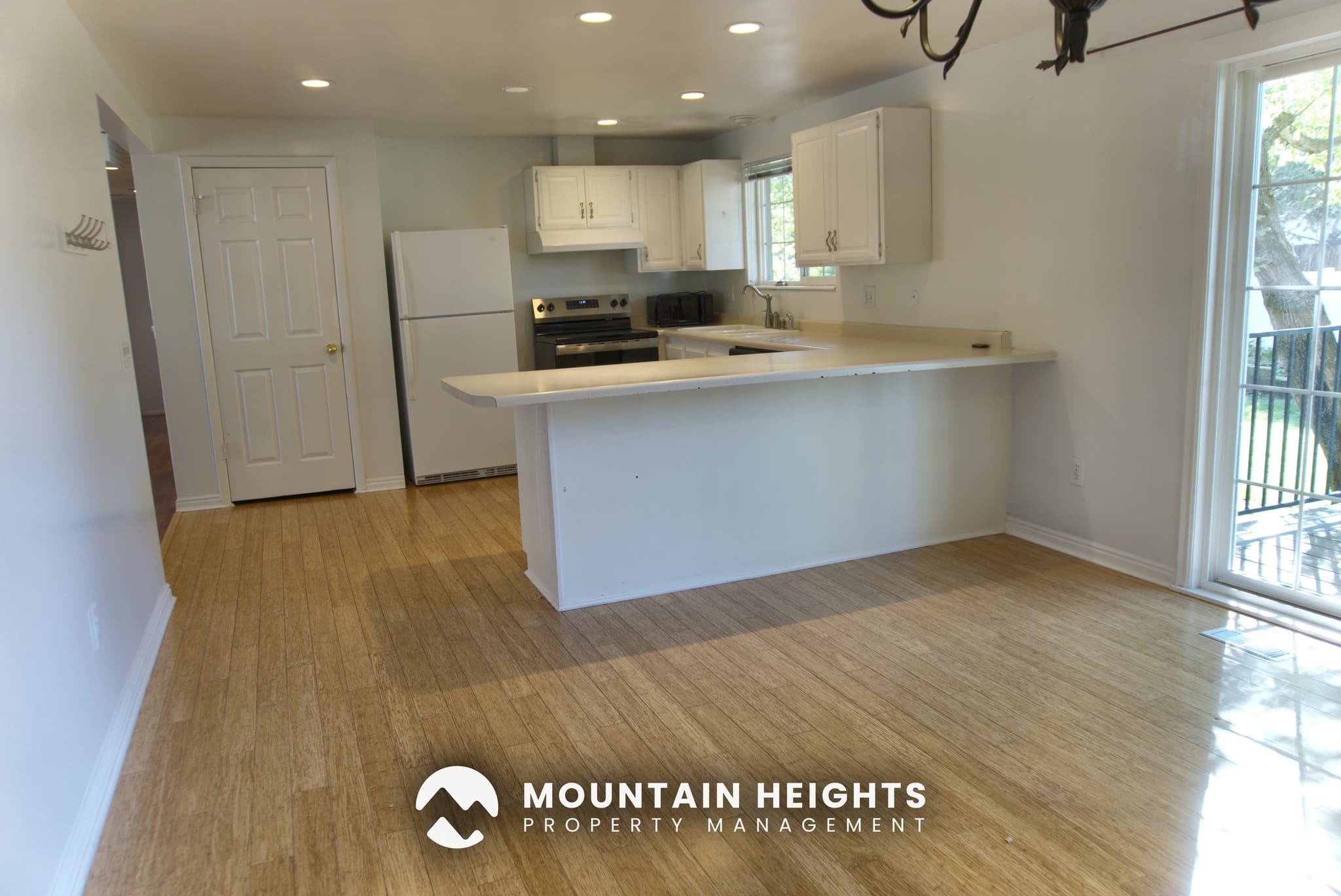 Sandy House: 3462 E Greenhills Dr